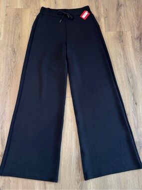 Spanx AirEssentials Wide Leg
Pants Size Medium Tall Very Black
50239T NWT